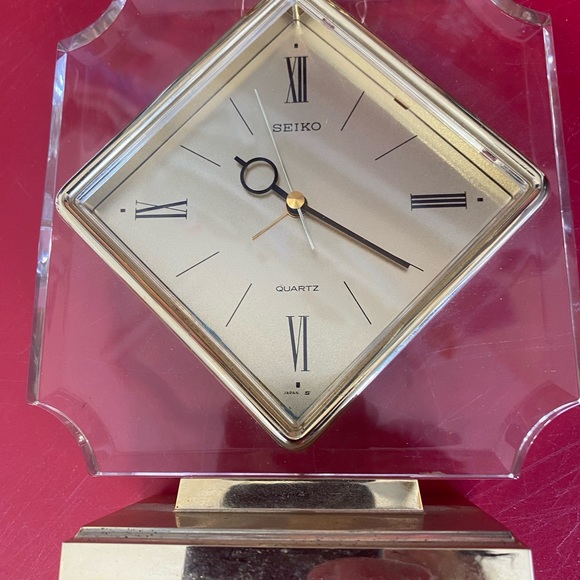 Seining vintage lucite clock - Picture 2 of 3